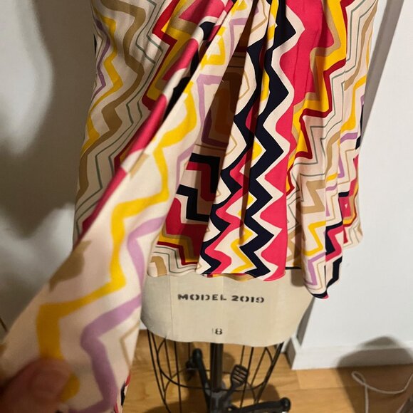 Diane Von Furstenberg MARLETTE Silk V Neck Blouse Chevron Print Size 0 - Picture 8 of 10